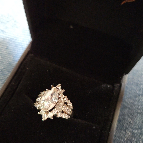 Ring - Picture 2 of 6